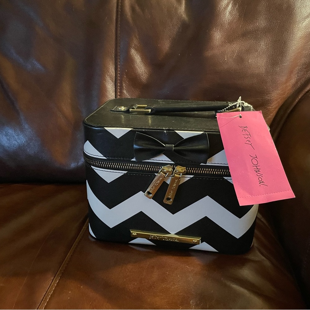 Black and white authentic Betsy Johnson cosmetic bag. This has never been used.
